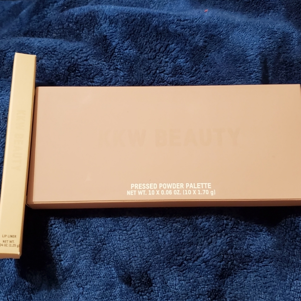 Kkw beauty 🔥sold out🔥Mauve palette and lip liner